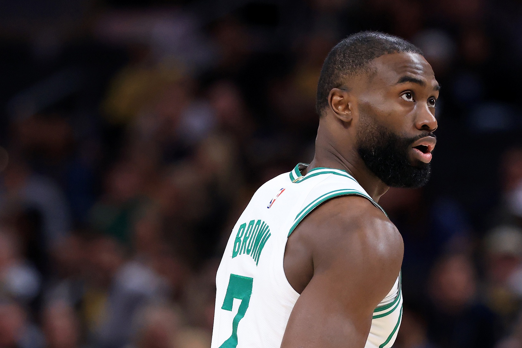 开云APP-今儿不在状态啊！杰伦·布朗半场9投仅3中&amp;有4失误 正负值-17