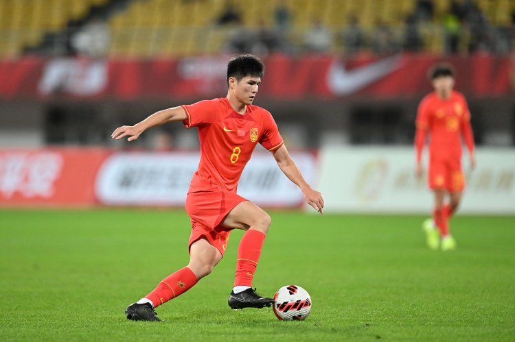 开云APP-媒体人：陈泽仕是这届国青最好的中场，身材高大而且全能